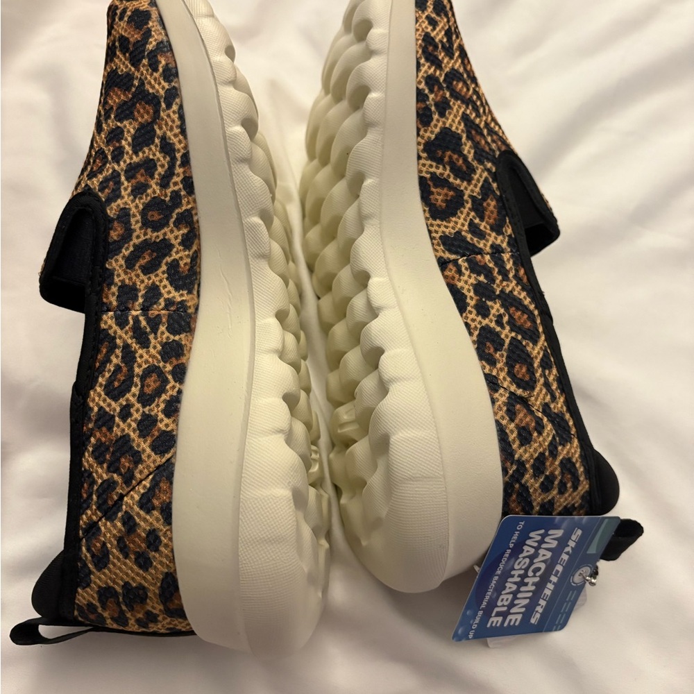 Skechers Women's Go Walk Style Leopard Slip-On Sneakers New Size 5 - Picture 5 of 9